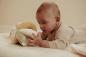 Preview: Baby hält Little Dutch Greifball im Newborn Naturals Design
