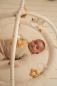 Preview: Baby liegt auf der Little Dutch Aktivitätendecke mit Bogen in Naturtönen Preview: Baby liegt auf der Little Dutch Aktivitätendecke mit Bogen in Naturtönen
