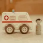 Preview: Weißer Holzkrankenwagen von Little Dutch mit Pegdoll-Pflegefigur Preview: Weißer Holzkrankenwagen von Little Dutch mit Pegdoll-Pflegefigur