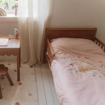 Kinderbett mit rosa Bettbezug Rehmotiv – 100x140 cm Bio-Baumwolle