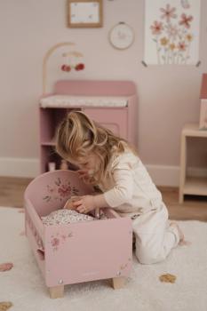 FSC-Holz Puppenbett von Little Dutch mit rosa Bettwäsche