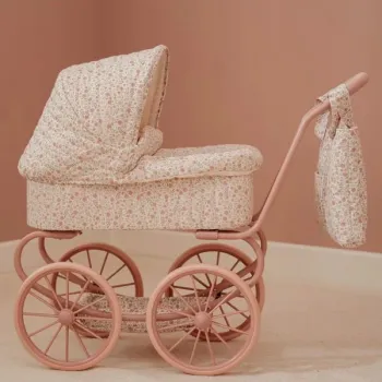 Detailaufnahme Stoffbezug im Soft Flowers Design – Little Dutch Puppenwagen