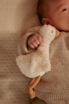 Kuscheltier Little Goose im Geschenkset Newborn Naturals von Little Dutch