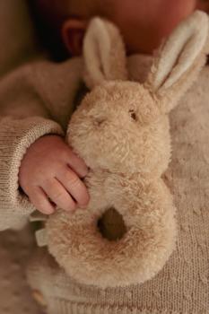 Baby Geschenkset Newborn Naturals mit Ringrassel für motorische Förderung