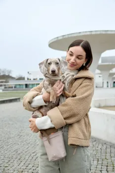 Leckerlibeutel Karl in Taupe von PALOPA – ideal für das Hundetraining mit praktischem Magnetverschluss.