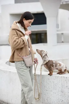 Leckerlibeutel Karl Taupe für Hunde – praktisches Design für eine bequeme Handhabung