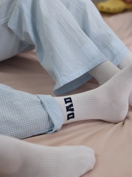 'DAD' Socken das perfekte Accessoire für alle Papas und Dads-to-be. 