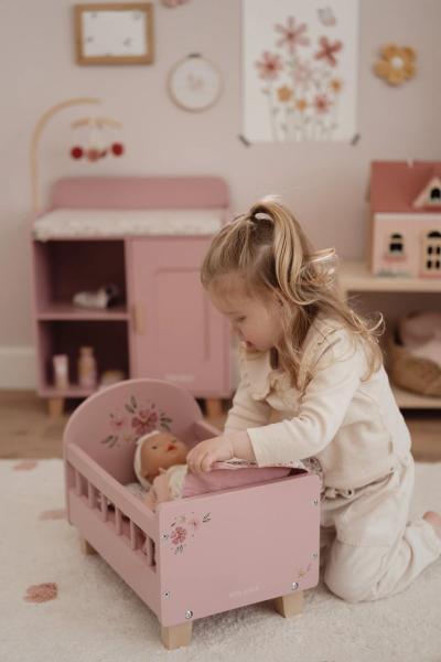 Puppenmöbel von Little Dutch mit liebevollen Details