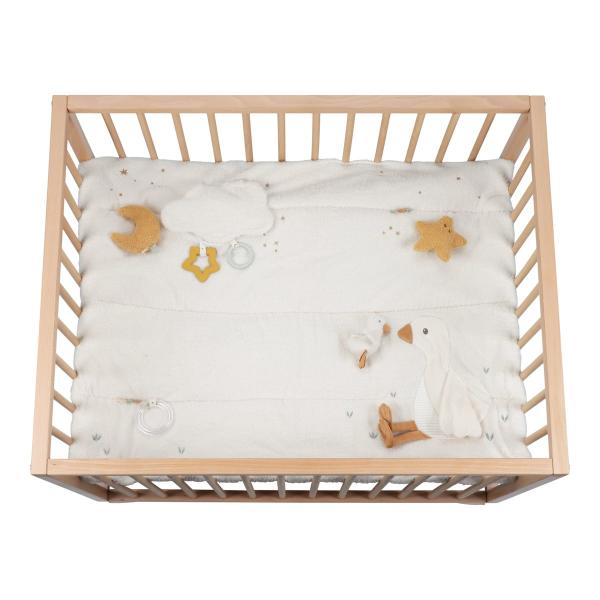 Little Dutch Laufgittereinlage Goose Beige dekoriert im Laufstall mit Babyspielzeug Little Dutch Laufgittereinlage Goose Beige dekoriert im Laufstall mit Babyspielzeug