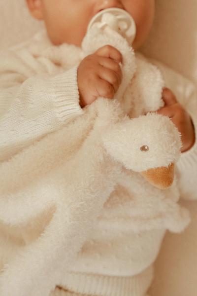 Little Goose Kuscheltuch mit Gänse-Motiv und Schnullerband Little Goose Kuscheltuch mit Gänse-Motiv und Schnullerband
