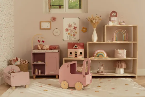 Spielzeug ab 18 Monaten: Little Dutch Puppenset mit Wagen