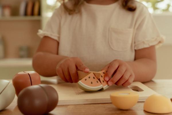 Little Dutch Holz Obst zum Schneiden – nachhaltiges Lernspielzeug für Kinderküche und Rollenspiele