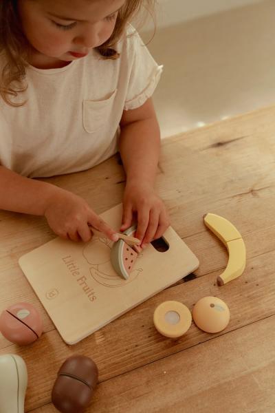 Nachhaltiges Holzspielzeug Obst zum Schneiden von Little Dutch – ideales Geschenk für Kinderküche