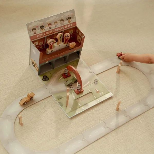Little Dutch Spielkoffer Rennbahn mit Rennwagen und Podium