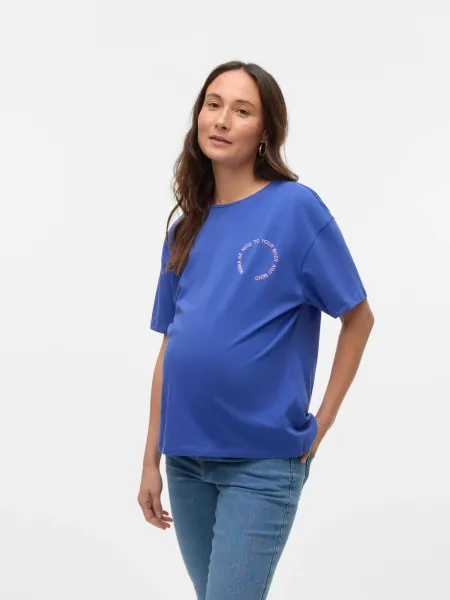 Vorderansicht des MAMALICIOUS Umstands-T-Shirts MAMA be nice in Blau